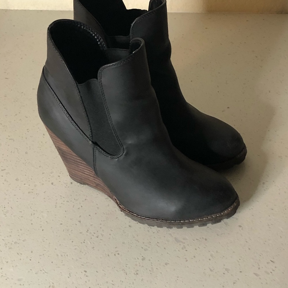 Boots - Picture 2 of 5